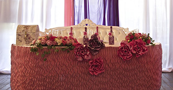 Оформление стола молодоженов на свадьбе ДА
