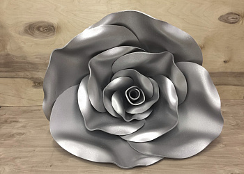 Большая серебряная роза